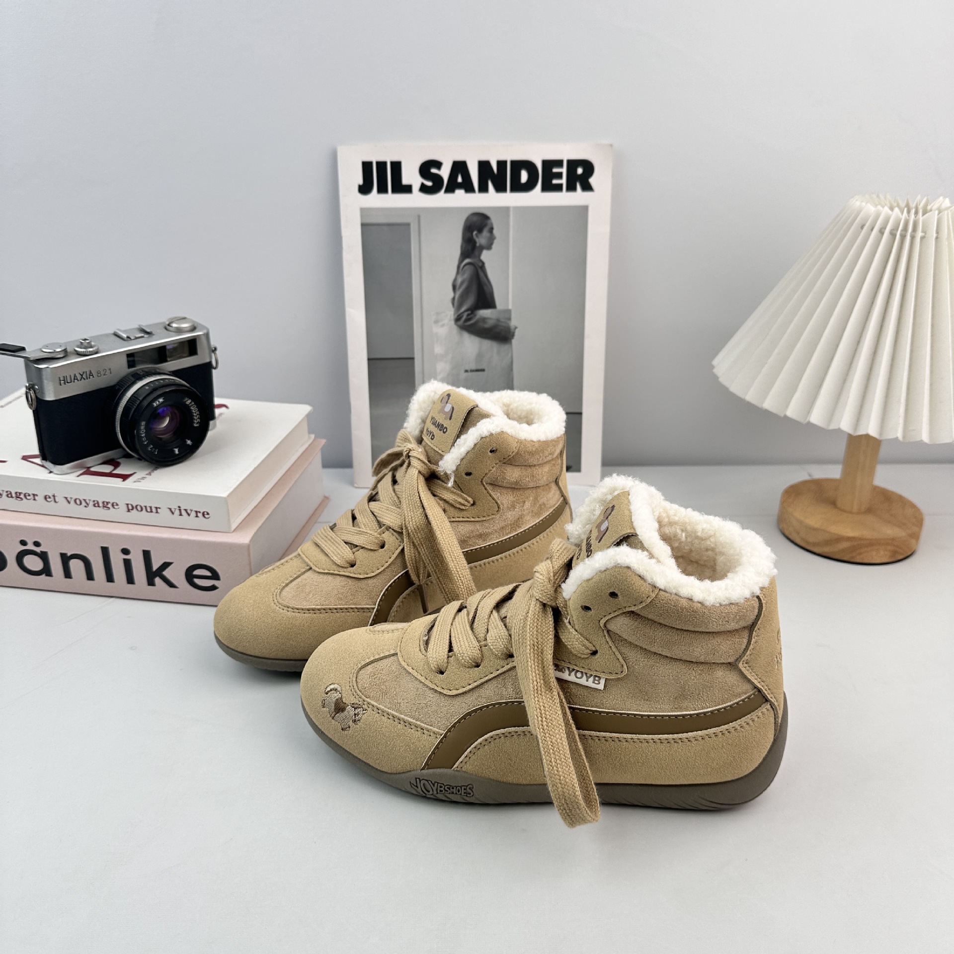 Zapatos de mujer y zapatos de madera de vello de mujer calentamiento de algodón, zapatos de cabello nicho, zapatos de cabello de algodón, zapatos de entrenamiento de pequeña división de cabello