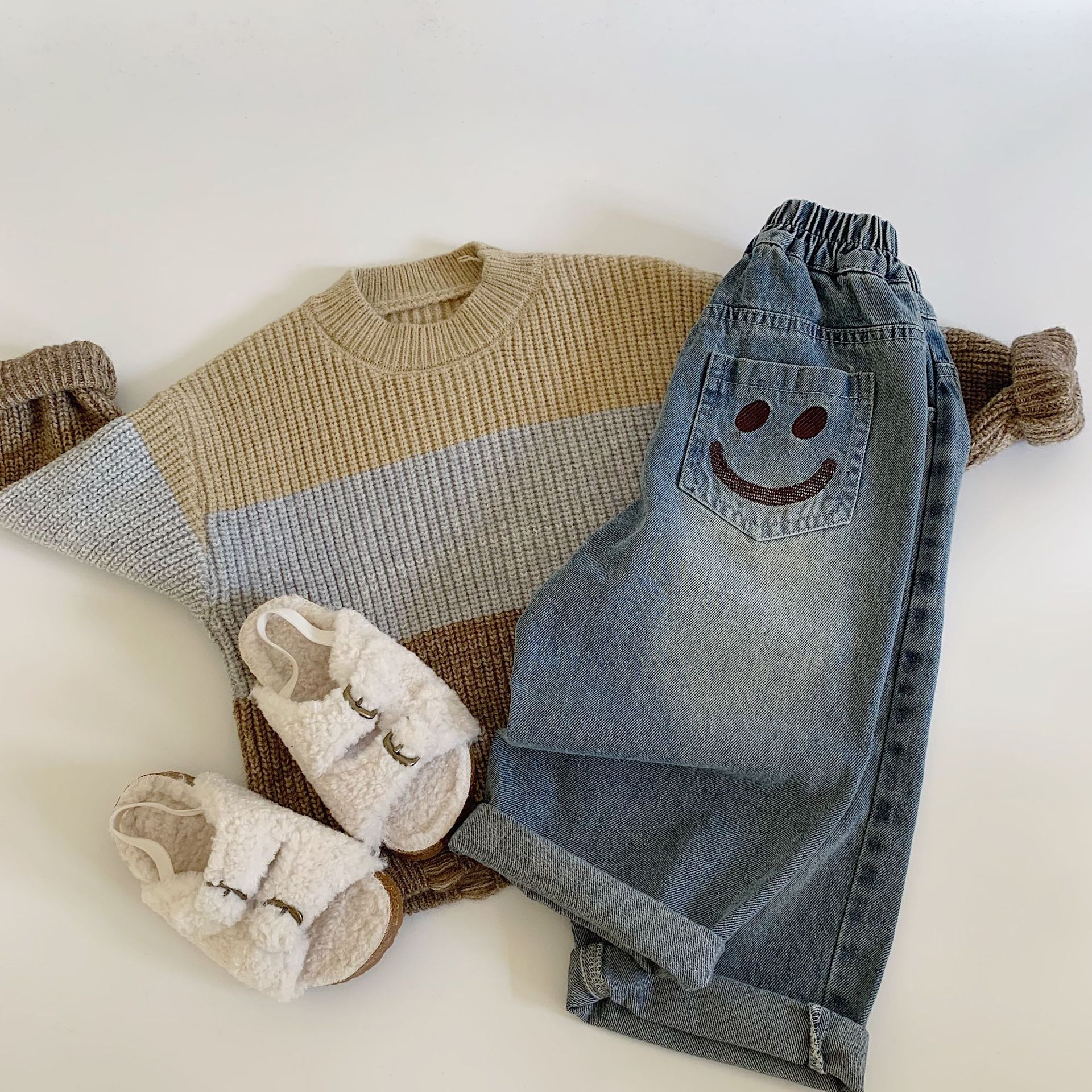 Mai Bao jeans para niños 2025 primavera nuevos niños bordados sonrientes pantalones casuales estilo extranjero pantalones largos sueltos