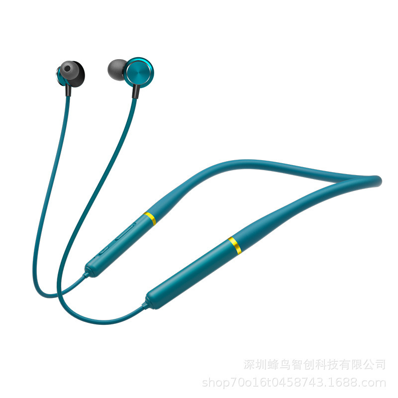 首を掛けてブルートゥースのイヤホンの大きい電気量を耳に入れます。|undefined