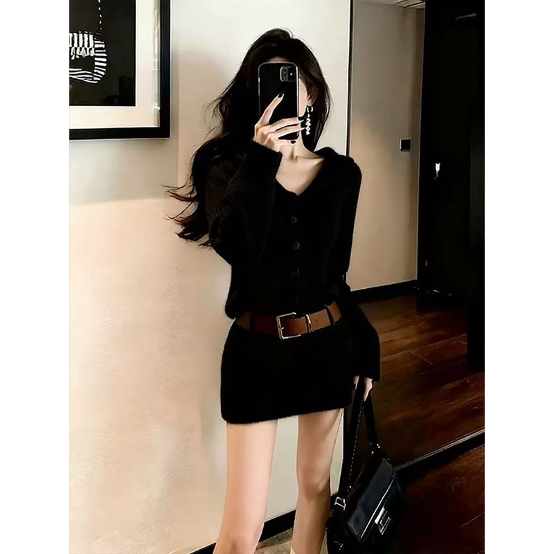 French Black V Neck Knitted Hip-Hugging Dress for Women 2025 New Autumn and Winter High-End Waist Sweater Skirt