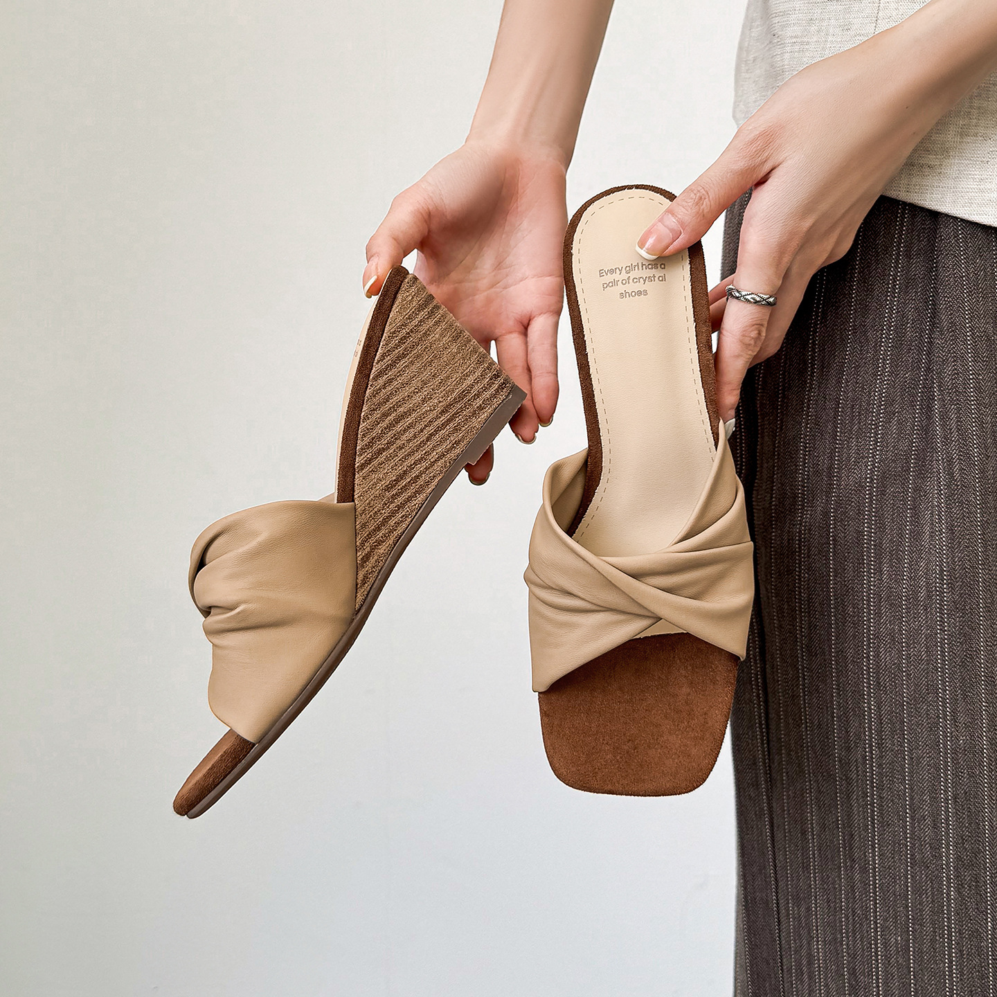 Sandal cao gót nữ hở mũi mũi vuông quai ngang nơ bướm — màu đen, màu mơ