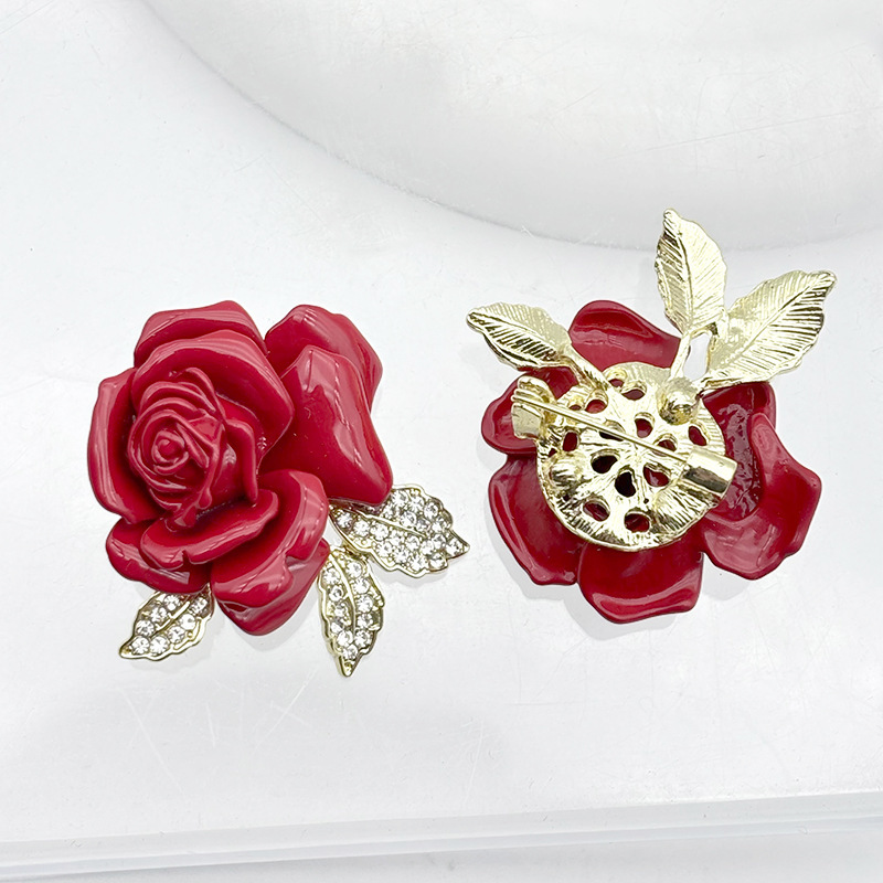 Elegante rode rozenbroche voor dames, vintage emaille speldje_voghion.com