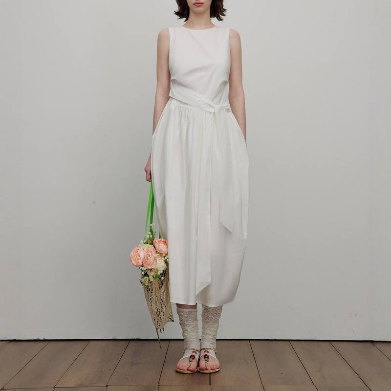 White Moonlight Cocoon-Shaped Flower Bud Dress for Women 2026 Summer New Style Elegant Sleeveless Intellectual Outfit Long Dress
