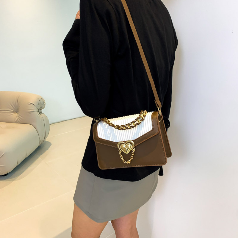 Women's bag 2023 new Korean style pleated fashion messenger bag western style casual shoulder bag trendy chain small square bag