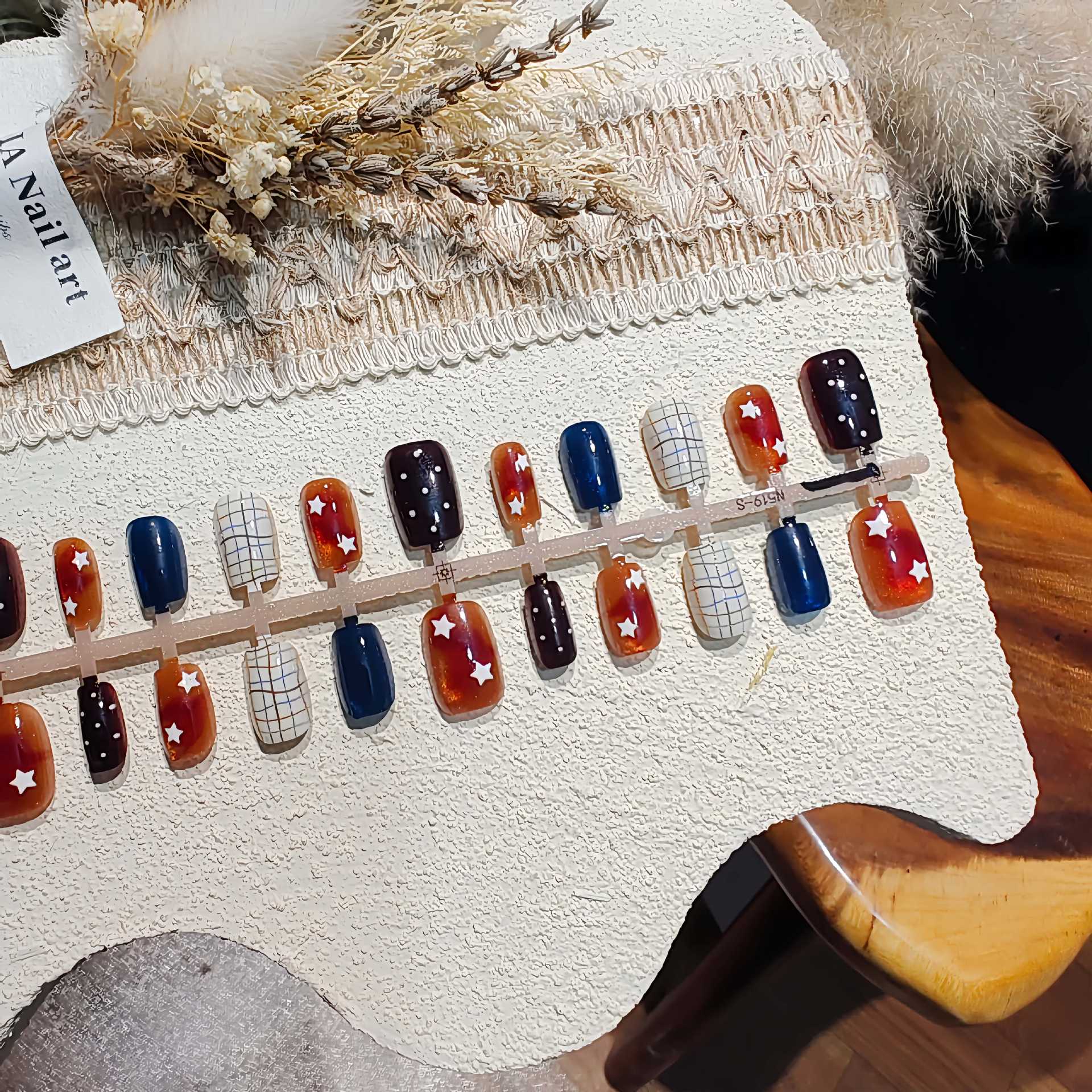 【Amber Star Sleep】Short ballet-style press-on nails, pure and fresh cat-eye starry forest-themed, versatile and elegant nail art for students