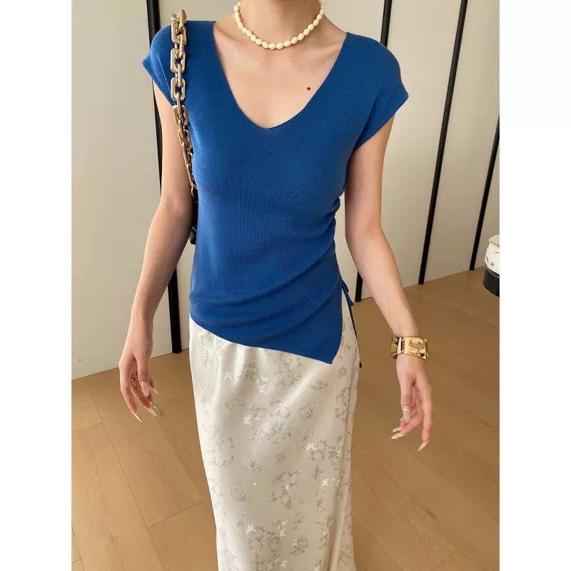 司南 纽扣镂空设计感 不规则抽绳收腰显瘦V领短袖针织衫 SN8843