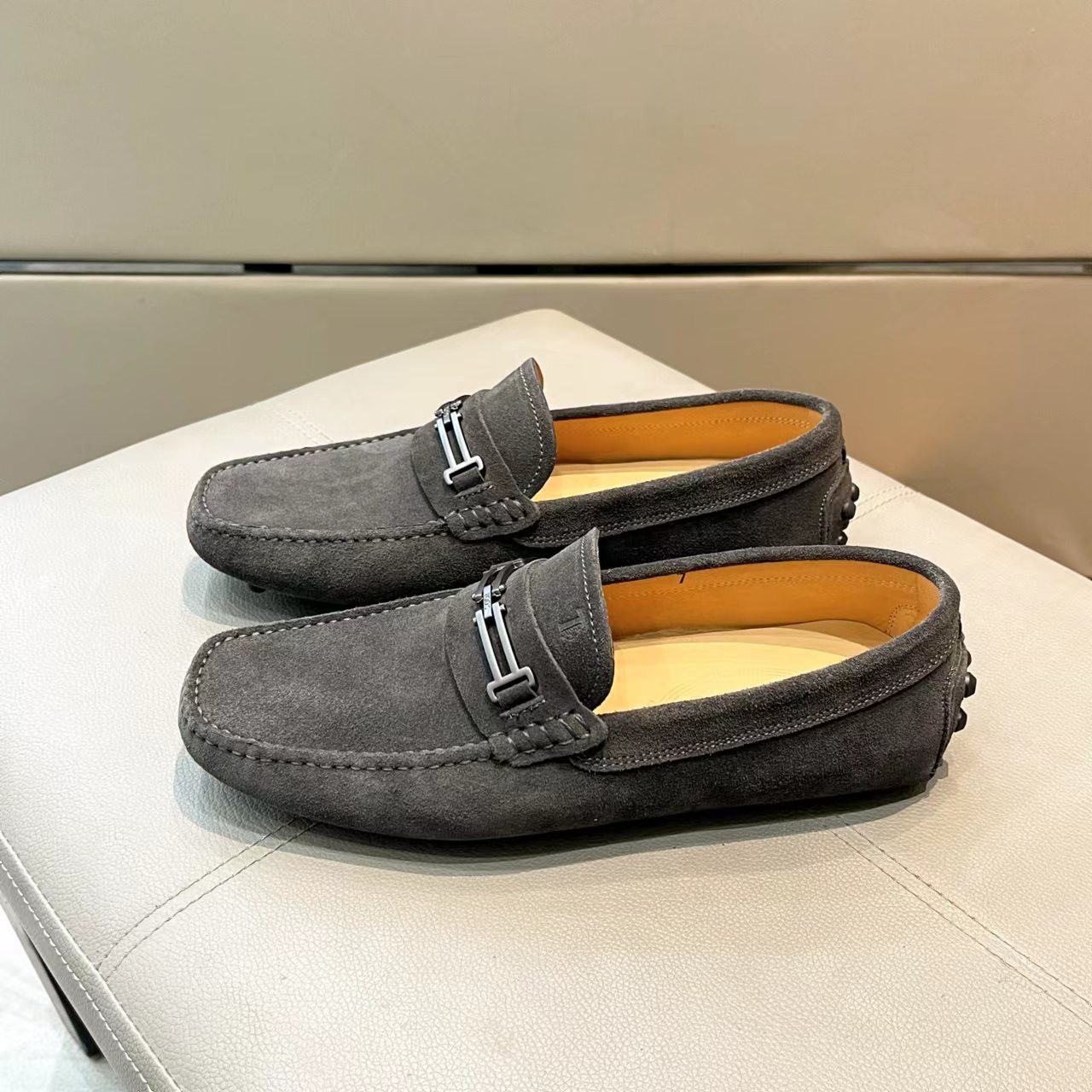Men's Casual Suede Loafers With Metal Buckle And Soft Sole_voghion.com