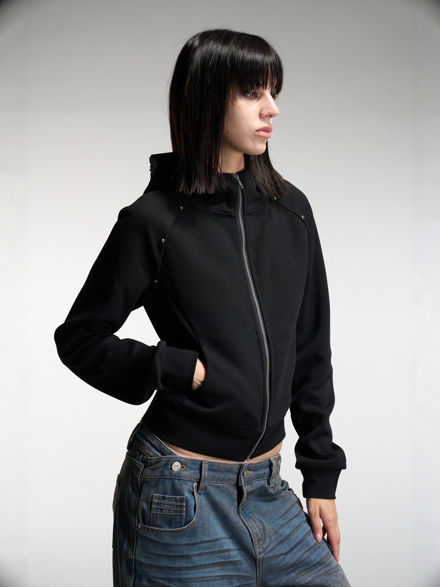 Qadın kapüşonlu ziypli sviter, slim fit