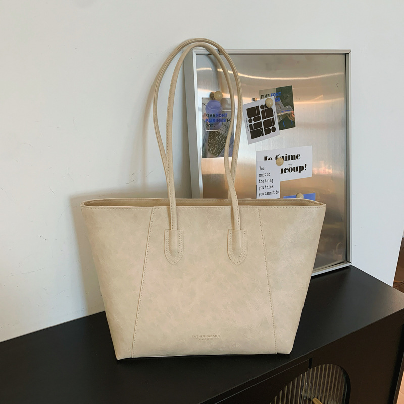 Retro Shoulder Bag Women's 2026 New Spring Fashion Stylish Underarm Bag Large Capacity Commuter Tote Bag