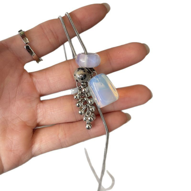 Collar colgante de cadena de uva de piedra de acero de titanio, cadena de clavícula de todo fósforo simple y de moda, cadena de suéter de sentido avanzado de nicho