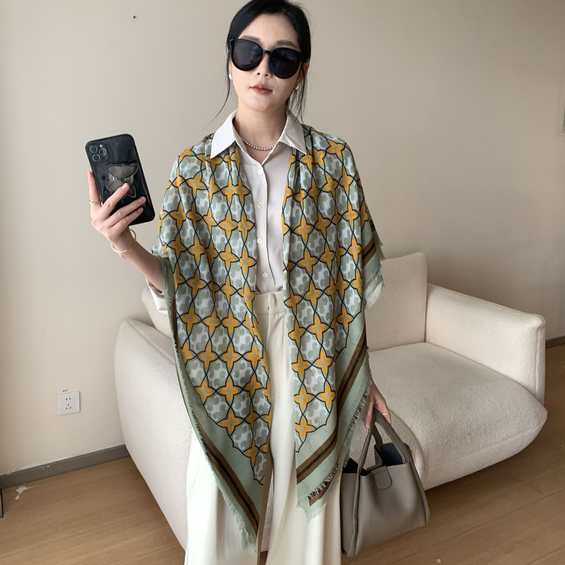 Nueva moda de moda delgada bufandas de seda protector solar con bufandas para damas camellia bufandas de arena