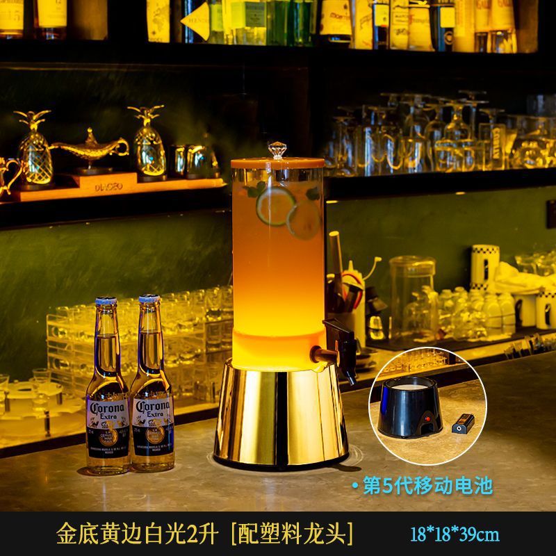 2리터 금색 배경 노란색 가장자리 흰색 조명 플라스틱 수도꼭지