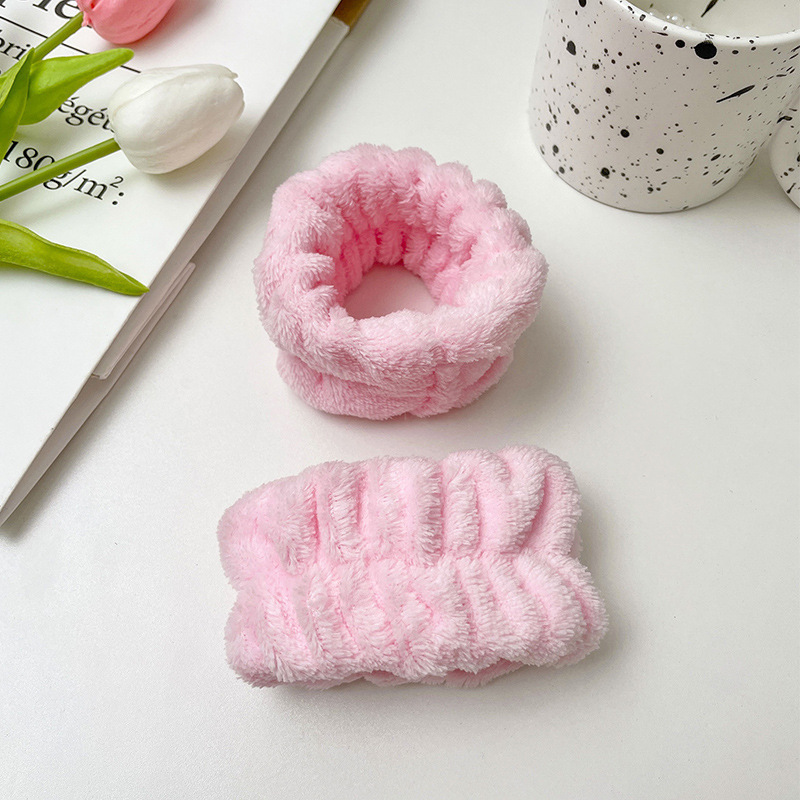 Lavarse la cara cinturón de cabello lindos de peluche para la mujer lavado y máscara especial de agujeros de cabello cinturón de cabello brazalete