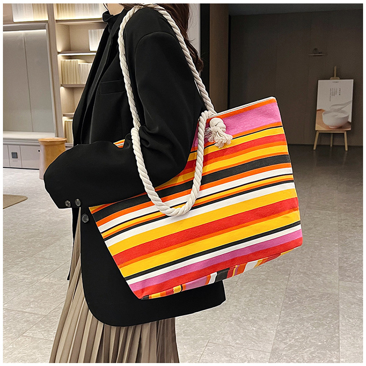 Women's Medium Canvas Geometric Stripe Streetwear Sewing Thread Square Zipper Tote Bag display picture 9