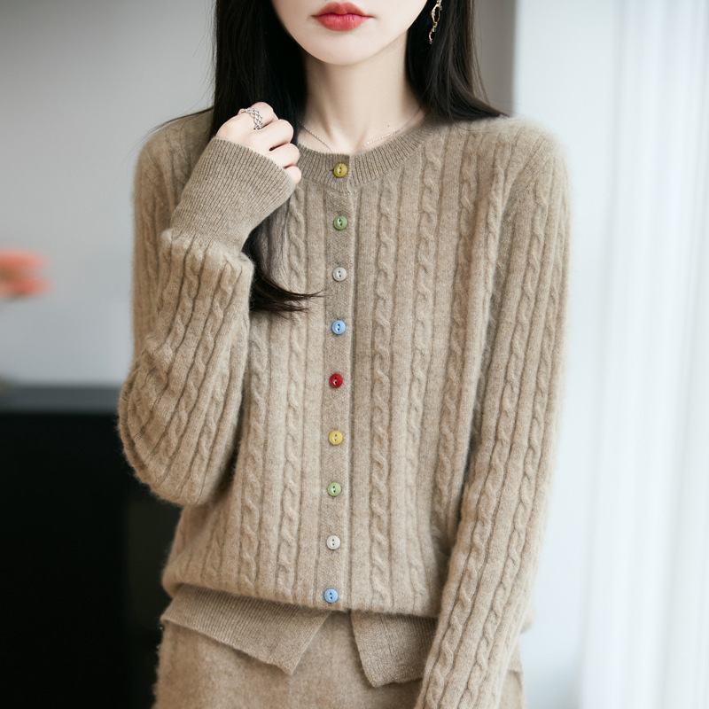 100%纯羊毛2025秋冬新女式宽松圆领扭花彩扣打底上衣针织开衫外套|undefined