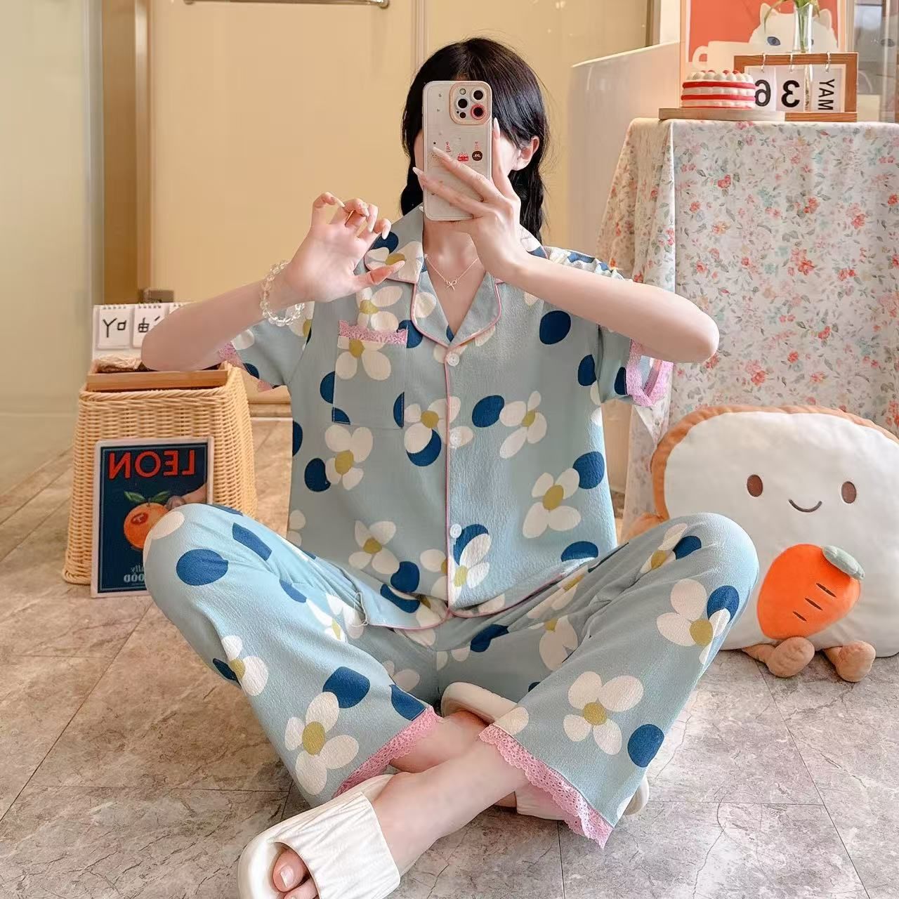 Pijamas al por mayor transfronterizos de primavera y verano espuma impresa cinta de encaje de manga corta pantalones largos de dibujos animados ropa de hogar