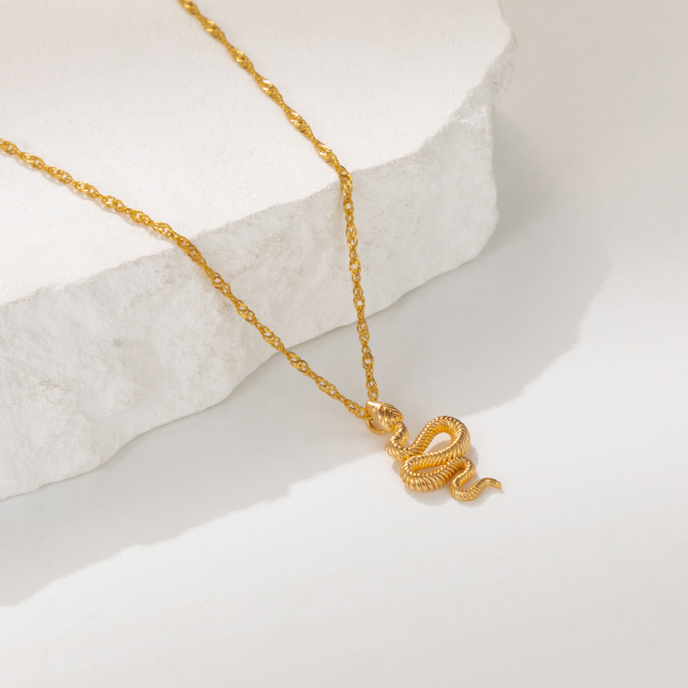 Cobra Pendant Necklace Details