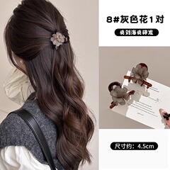 ツバキの花の丸い玉の精巧な小さいつかみは後頭部の半分を挟んで髪を挟みます。