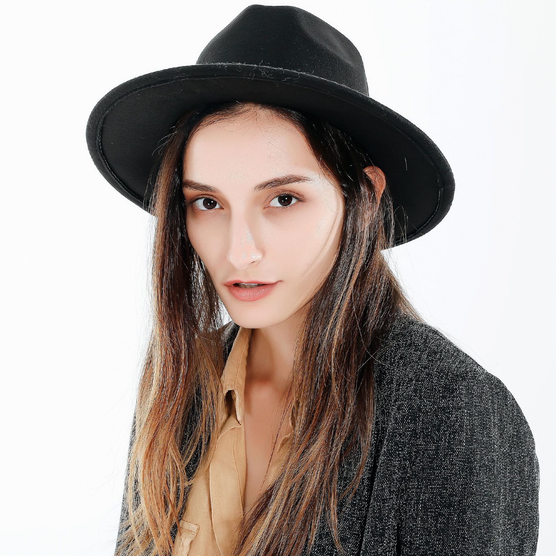 Sombrero de las mujeres de estilo de la calle europeo y americano de moda de color sólido fieltro sombrero de jugador de bolos versátil sombrero de jazz 2021 Nuevo
