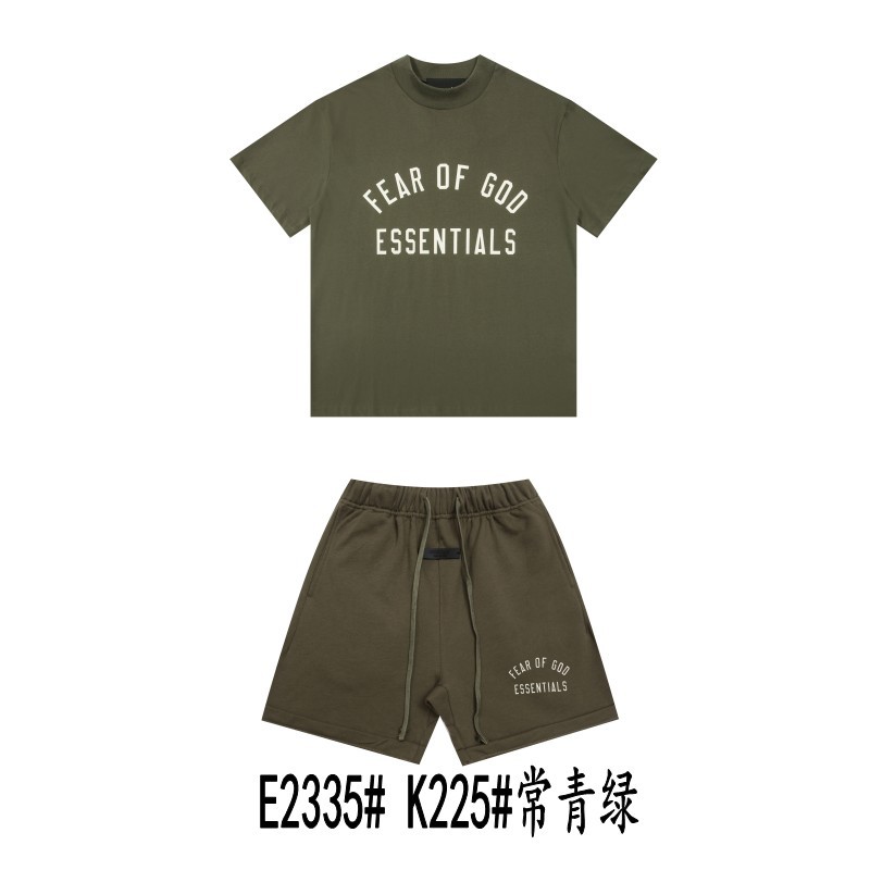 Una pieza de la marca de moda FOG de doble línea ESSENTIALS letra con lema impreso camiseta de manga corta para hombres y mujeres media manga en la calle