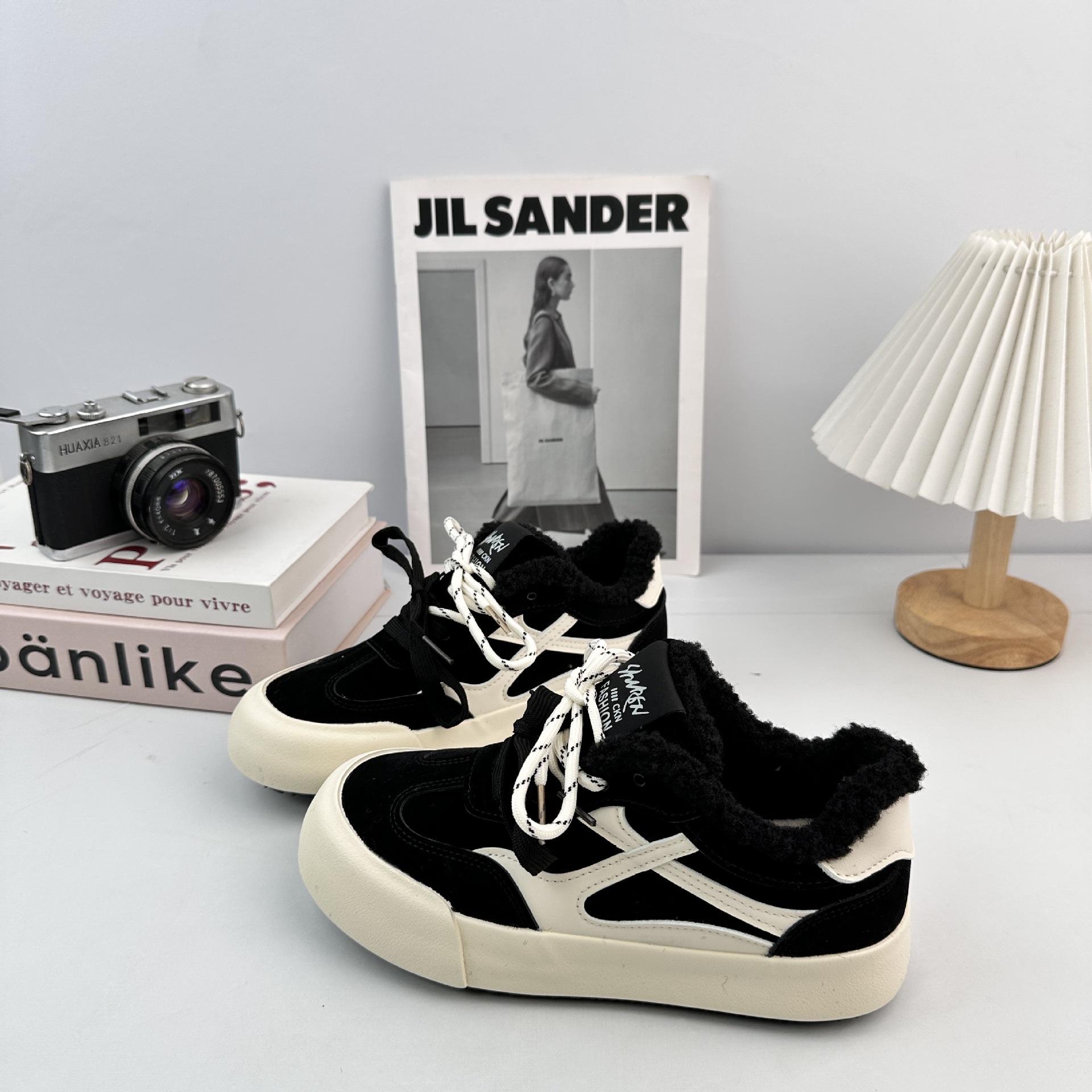 Otoño y invierno zapatos de skate casuales de terciopelo para mujeres belleza de color alemán estilo de moda doble cordón zapatos de entrenamiento alemán nicho
