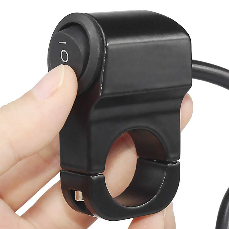 ハンドルにアルミ合金スイッチを取り付けます。