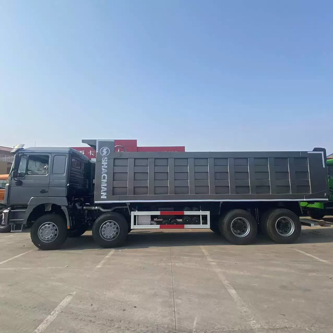 Продаются подержанные самосвалы Shacman Delong, подержанные самосвалы 8.6m года выпуска с полным приводом и восьмиколесные.