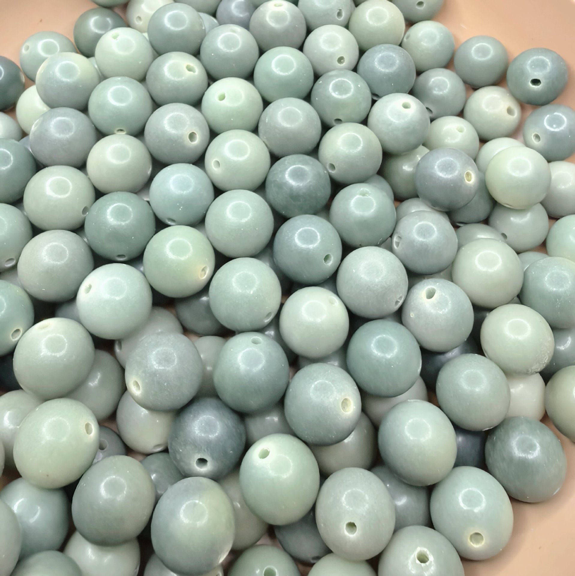 Натуральные зеленые круглые бусины 12мм