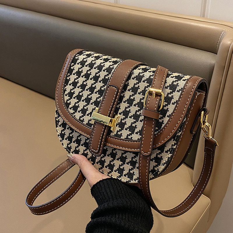 2023 Frühjahr neue Live-Übertragung Satteltasche karierte Umhängetasche Textur Hahnentritt einzelne Schulter Umhängetasche Damentasche_voghion.com