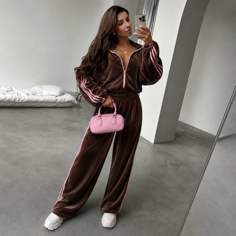 2026 New Style Women's Velvet Color-Block Three-Stripe Sports Suit with Stand-Up Collar Zipper Jacket and High-Waisted Drawstring Wide-Leg Sweatpants 2026 New Style Women's Velvet Color-Block Three-Stripe Sports Suit with Stand-Up Collar Zipper Jacket and High-Waisted Drawstring Wide-Leg Sweatpants