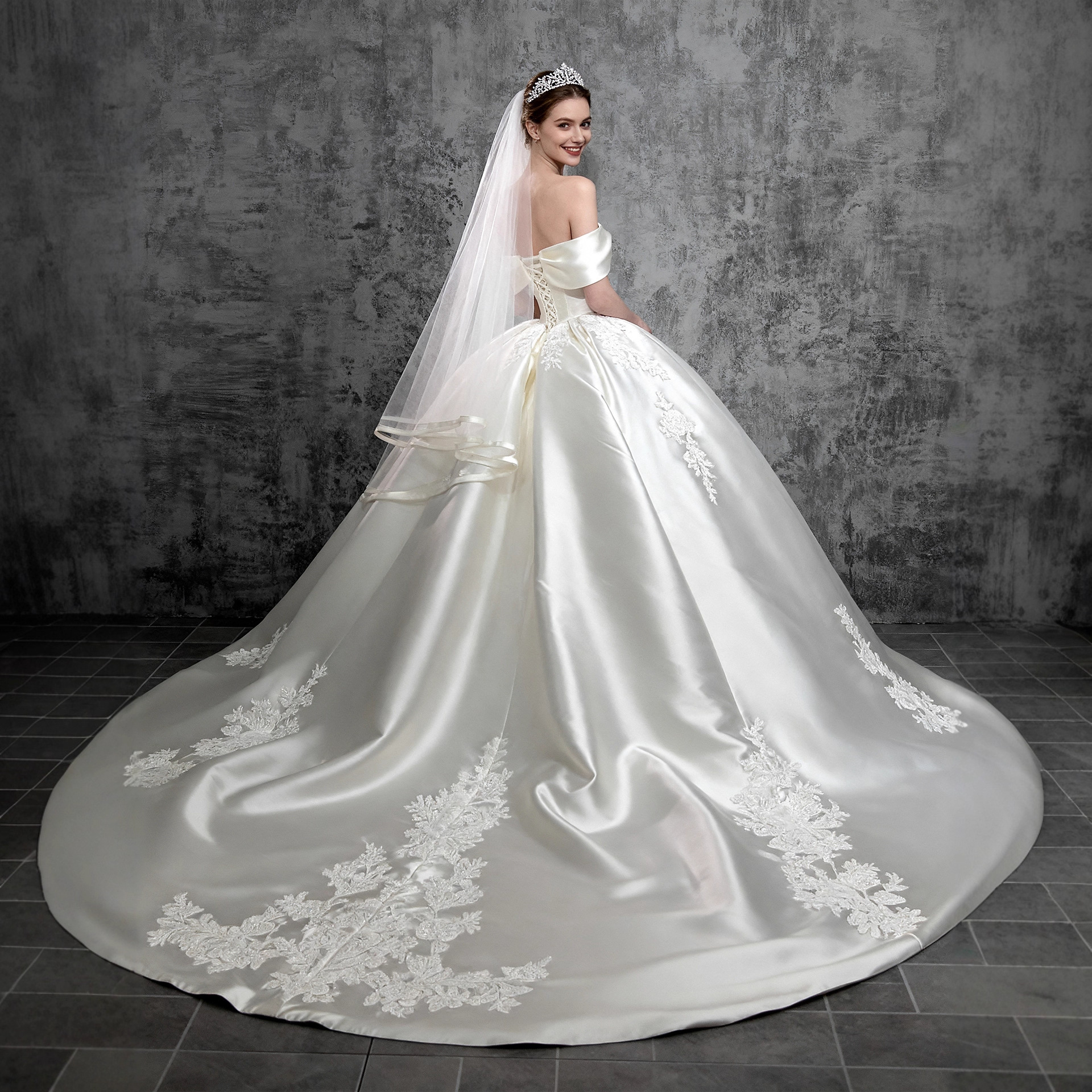 French Wedding Dress Bride 2025 New Winter Main Dress High-End Texture High-Definition Satin One-Shoulder Tail Dress