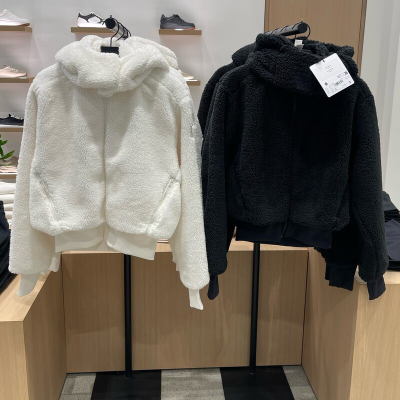 25 Autumn/Winter Yoga Original Silver Label Lamb Wool Hooded Short Zipper Warm Soft Jacket Top Kendall Jenner Style 25 Autumn/Winter Yoga Original Silver Label Lamb Wool Hooded Short Zipper Warm Soft Jacket Top Kendall Jenner Style