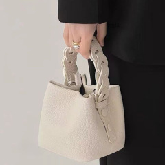 今日の粉の柔らかい皮の手作りのバケツの包みの女性の手持ちの肩の斜めのショルダーは代行して郵送して家に着きます。