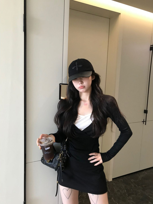 复古松弛感假两件V领长袖T恤女2025新款辣妹气质减龄收腰修身上衣|undefined