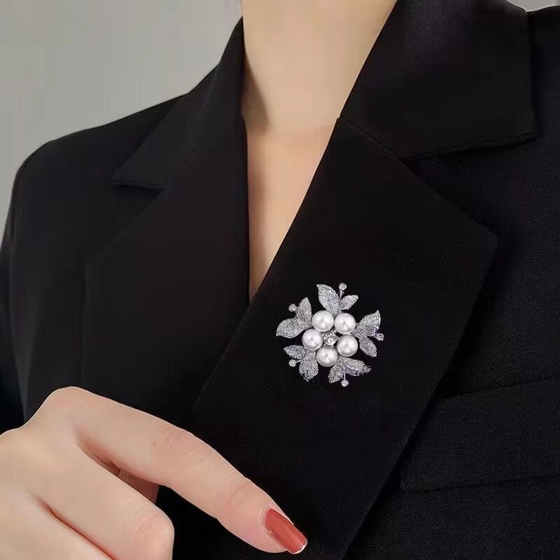 Pearl Floral Brooch Diamond Embellished For Women Coat Accessory_voghion.com
