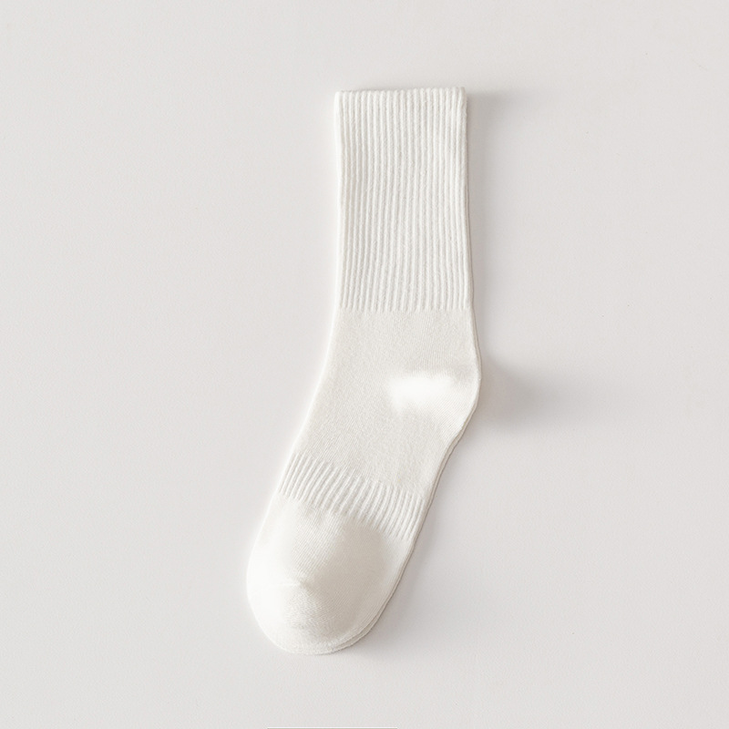 Calcetines de algodón de color liso a media pantorrilla para otoño e invierno, venta al por mayor, calcetines de algodón peinado para mujer, medias de algodón a rayas caramelo