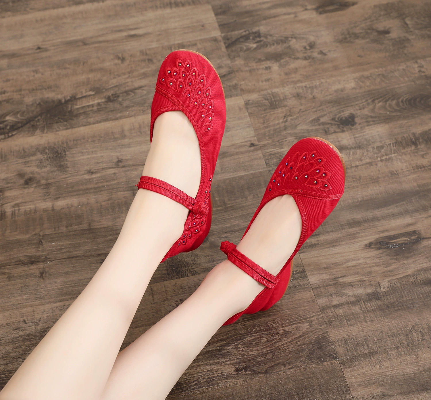Red wedding shoes, high footwear, Hanfu for bride, 2023 collection, Chinese style