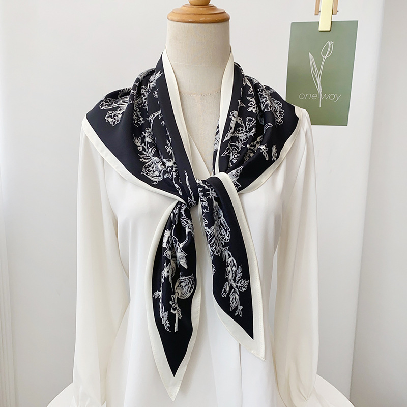 Boceto de toallas de triángulo impresas de flores de viento nueva moda china ropa de viaje con temperamento delgado buñuelo moda