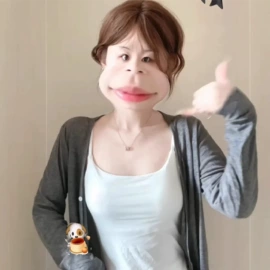 女式卫衣;女式空调衫;半身裙