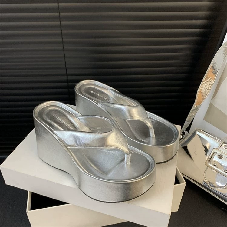 Европейский и американский сплошной цвет туфли с толстой подошвы для обуви женский 2024 летний новый серебряный водонепроницаемый стол на каблуке тапочки женский