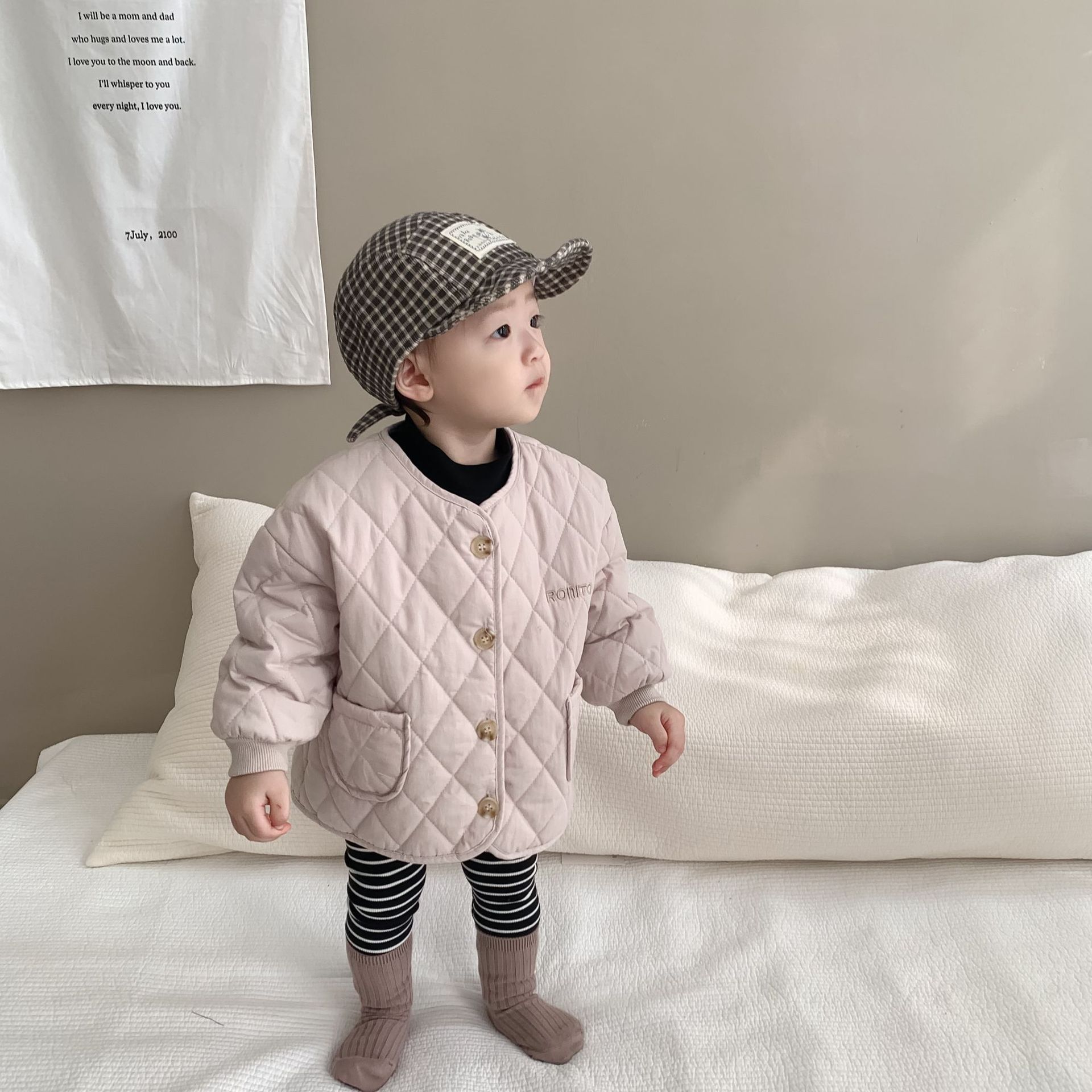 Conjunto de ropa acolchada de algodón para niños, ropa exterior gruesa para bebés para salir, ropa infantil estilo coreano para otoño e invierno 2024, chaqueta acolchada de algodón para bebés.