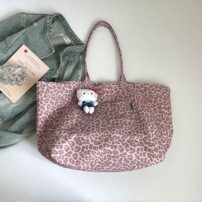 Pink leopard print with pendant
