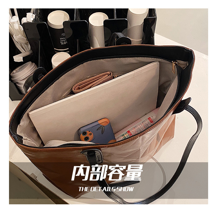 Large Bag Female Autumn And Winter Shoulder Female Bag Solid Color Rhombus Hand Bag display picture 16