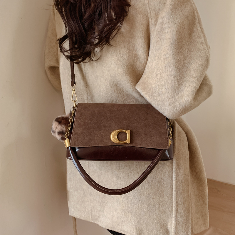 2025 invierno nuevo estilo extranjero transfronterizo bolsas de palo, bolsas de estilo retro con tapa de hombro inclinada, bolsas inferiores