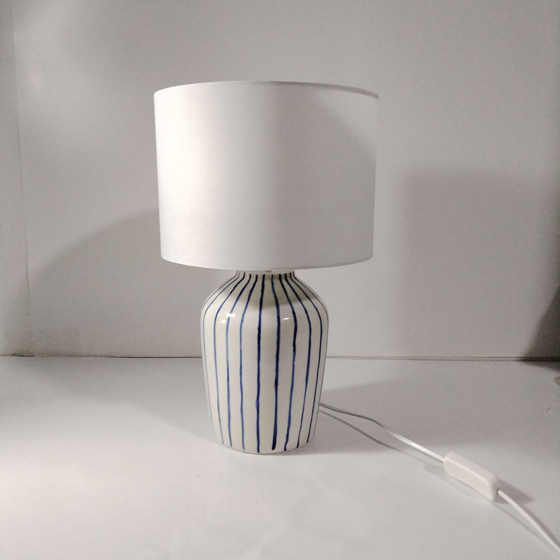 Lámpara de escritorio de cerámica retro rayada