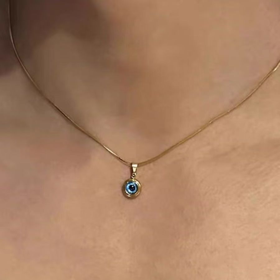 Retro Devil Eye Pendant Necklace Unisex Titanium Steel Clavicle Chain_voghion.com