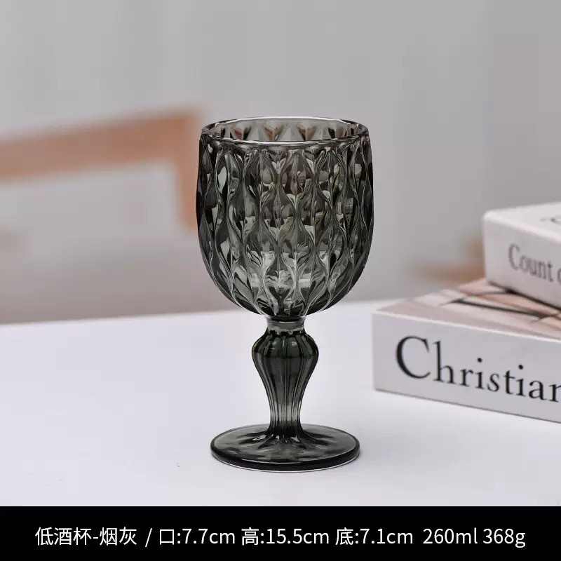 Gotas de agua, cenizas y vasos Bajos