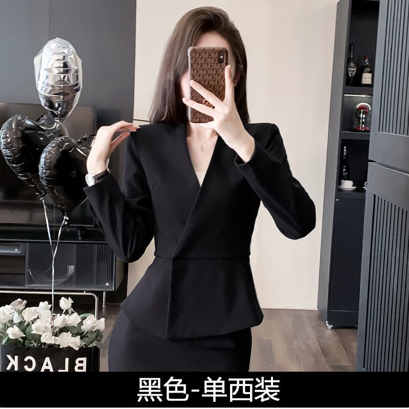 검은색 긴 소매 정장