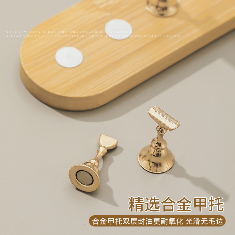 日本製ログネイルトレイネイルアート練習ベースの国境を越えた特別供給、人気の金属製強力磁気フィンガートレイウェアラブルネイルベース|undefined