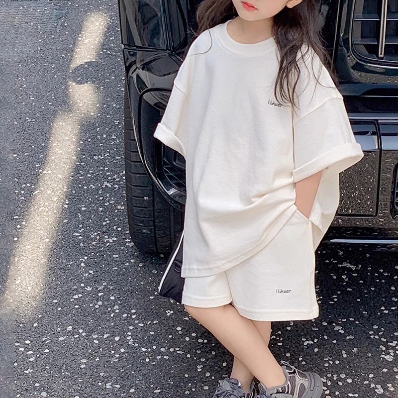 Dziewczęcy letni koreański swobodny 2024 nowy internetowy czerwony luźny T-shirt z 5-punktowymi spodniami sportowymi dwuczęściowy zestaw_voghion.com